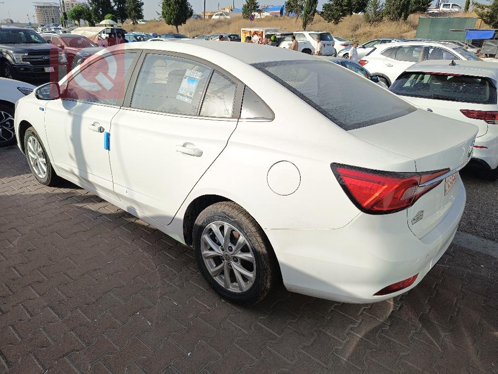 ئێم جی 5